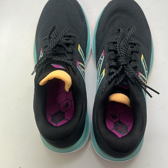 Women’s New Balance Fresh Foam 680 V7 Running Shoes Size 6 Black/Teal New in Box - Picture 7 of 9